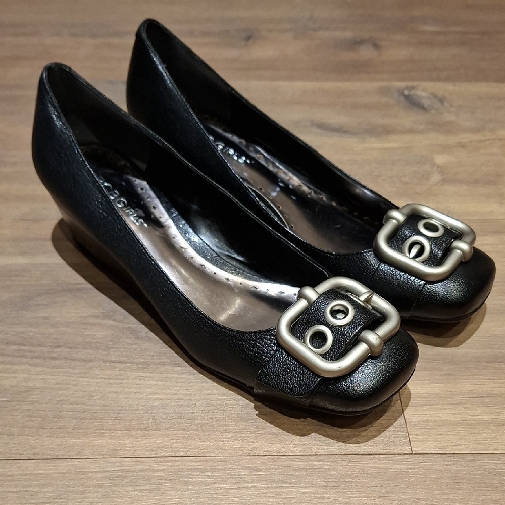 BCBGirls Women's Black Leather 90's/Y2K Wedges with Oversized Buckle (Size 8)